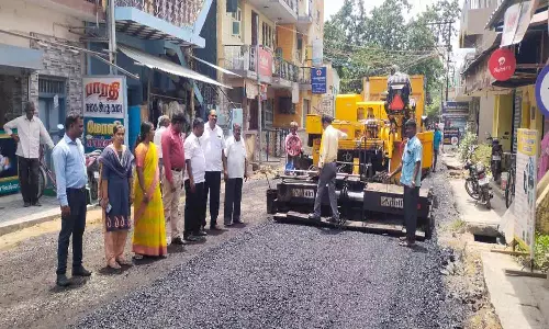 தார் சாலை அமைக்கும் பணி