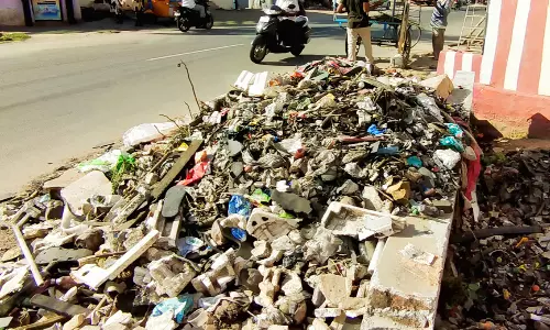 250 டன் சாக்கடை கழிவுகள் அகற்றம்