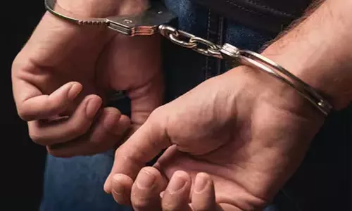 கஞ்சா விற்ற 2 பேர் கைது