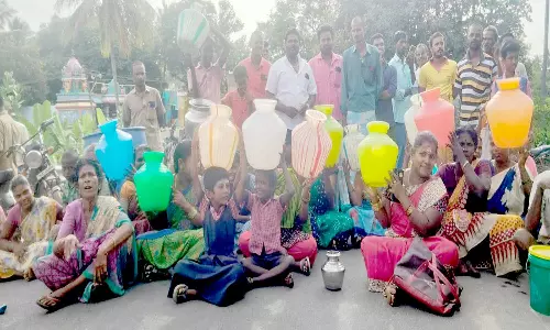 கிராம மக்கள் குடிநீர் கேட்டு சாலை மறியல்