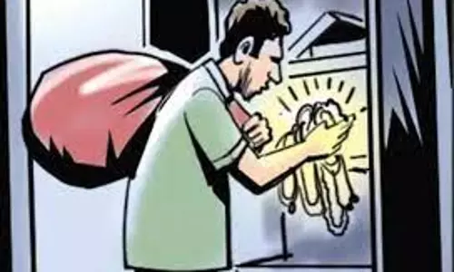 நிலக்கிழார் வீட்டில் 25 கிலோ வெள்ளி பொருட்கள் கொள்ளை