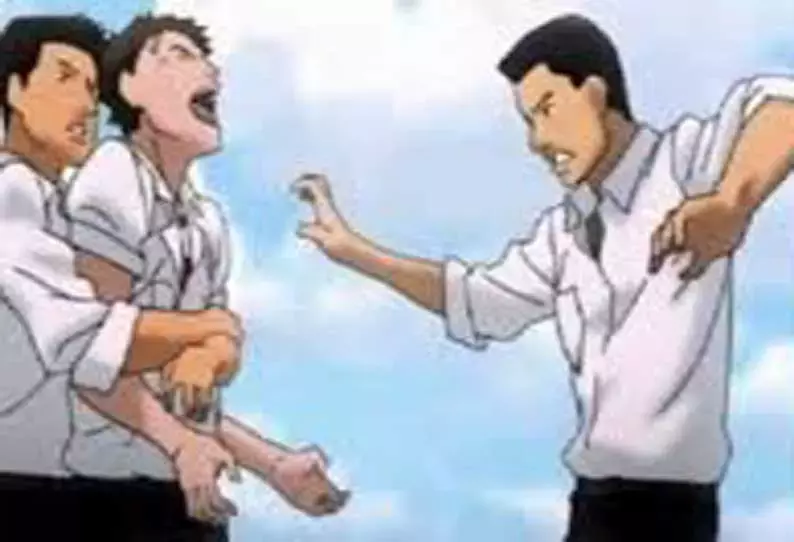 பள்ளியில் மாணவர்கள் மோதல்:2-வது நாளாக கல்வி அதிகாரிகள் விசாரணை