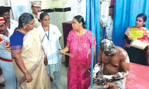 பட்டாசு குடோன் உரிமையாளருக்கு தொடர் சிகிச்சை