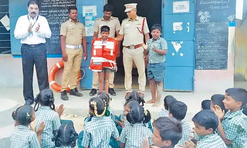 மாணவர்களுக்கு முதலுதவி செயல்விளக்க பயிற்சி