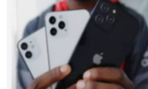 புனேவில் உள்ள குடோனில் ரூ.65 லட்சம் மதிப்புள்ள ஐபோன்கள் திருட்டு- ஒருவர் கைது
