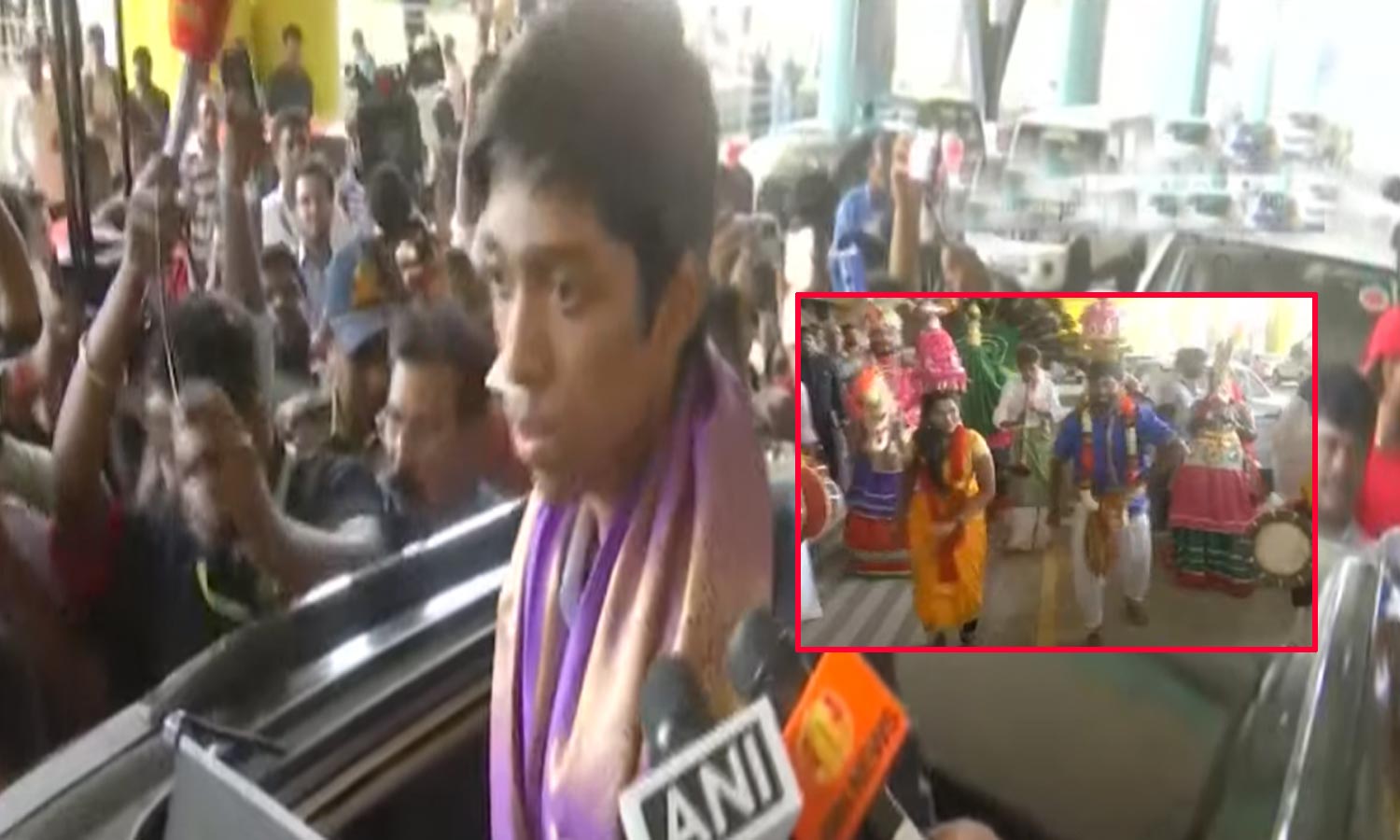 சென்னை விமான நிலையத்தில் பிரக்ஞானந்தாவுக்கு பிரமாண்ட வரவேற்பு