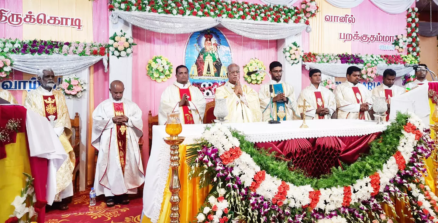 ஆரோக்கிய அன்னை தேவாலய திருவிழா கொடியேற்றத்துடன் தொடக்கம் ஆரோக்கிய அன்னை தேவாலய திருவிழா கொடியேற்றத்துடன் தொடக்கம்