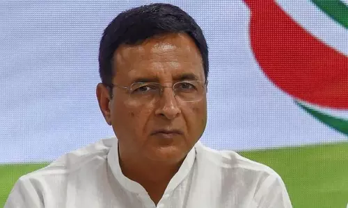 மக்கள் பாக்கெட்டில் இருந்து ரூ. 8.33 லட்சம் கோடி கொள்ளை: காங்கிரஸ் கடும் விமர்சனம்