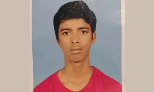 கோவில் தெப்பக்குளத்தில் குளித்த பிளஸ்-1 மாணவர் தண்ணீரில் மூழ்கி பலி