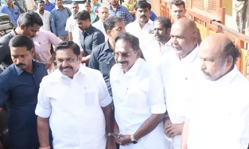 மதுரை மீனாட்சி அம்மன் கோவிலில் எடப்பாடி பழனிசாமி சாமி தரிசனம்