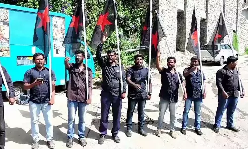 கொடைக்கானலில் கவர்னர் வருகைக்கு எதிர்ப்பு தெரிவித்து போராட்டம்: தி.வி.க.வினர் கைது