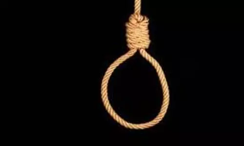 கோவில் மண்டபத்தில் தூக்கில் தொங்கிய டிரைவர் பிணம்