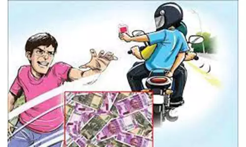 பழிக்கு பழி தீர்க்க பிரபல ரவுடியை  தேடி வந்த 9 பேர் கும்பல்