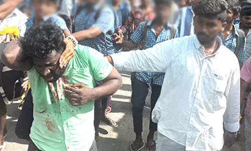 பயணிகளிடம் செல்போன் பறித்த வடமாநில வாலிபருக்கு தர்ம அடி