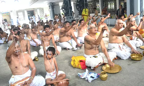 கோவையில் பூணூல் மாற்றும் நிகழ்ச்சி- திரளானவர்கள் பங்கேற்பு