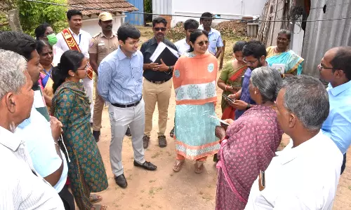 மகளிர் உரிமைத்தொகை விண்ணப்பம்: கோவையில் கலெக்டர்- ஆர்.டி.ஓ. திடீர் ஆய்வு