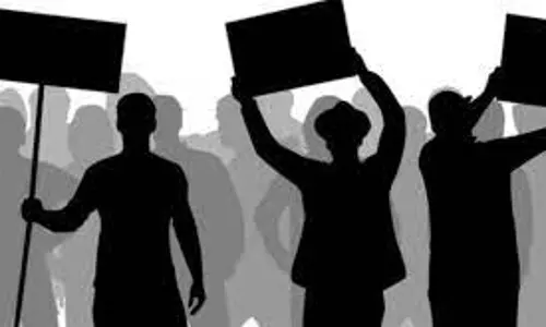 திட்டக்குடி, கள்ளக்குறிச்சியில் தாலுகா அலுவலக ஊழியர்கள் பணிகளைபுறக்கணித்து காத்திருப்பு போராட்டம்