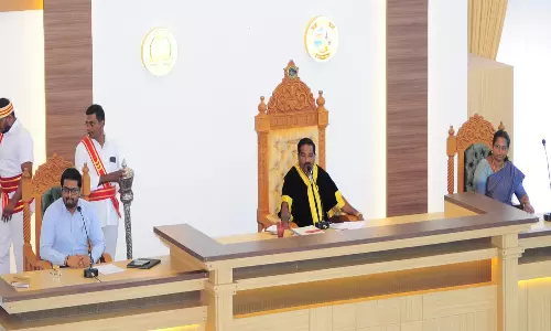 நாகர்கோவில் மாநகராட்சி அலுவலகத்தில் ஊழியர்கள் பற்றாக்குறையால்  மலைபோல் தேங்கிக் கிடக்கும் கோப்புகள் கவுன்சிலர்கள் குற்றச்சாட்டு