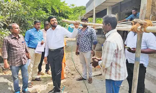 அரசு பள்ளிக்கு கட்டிடங்கள் கட்டும் பணி ஆய்வு