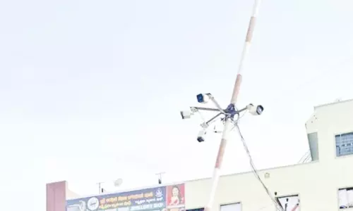 வேப்பனப்பள்ளியில் பழுதான கண்காணிப்பு கேமராக்களை சீரமைக்க கோரிக்கை