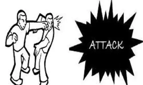 கோவில் திருவிழாவில் பேனர் வைப்பது தொடர்பாக மோதல்