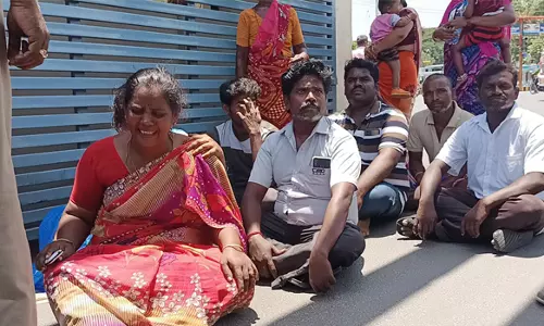 புதுப்பெண் உடலை வாங்க மறுத்து பெற்றோர் போராட்டம்