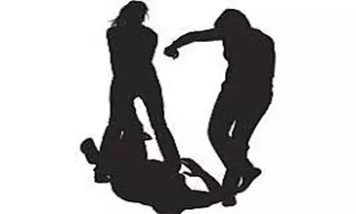 ஓடும் ரெயிலில் இருந்து தவறி விழுந்து வாலிபர் சாவு