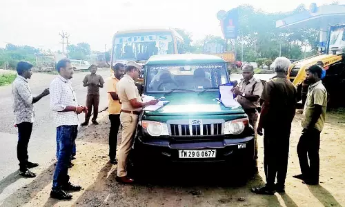 பள்ளி, கல்லூரி வாகனங்களை போக்குவரத்து துறையினர் ஆய்வு