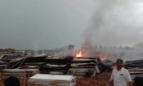 சூரிய ஒளி மின் தகடுகளில் தீ விபத்து