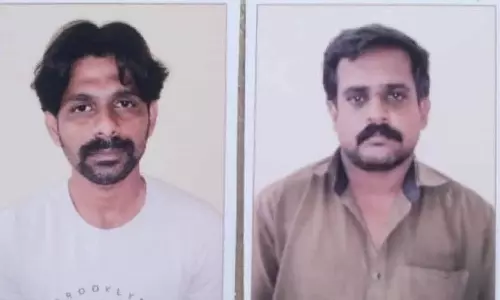 பால் பாக்கெட்களை திருடி விற்ற 2 பேர் கைது