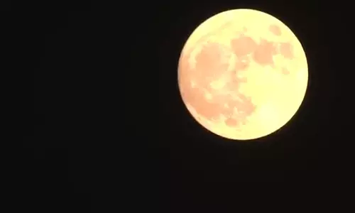 வானில் அரிய நிகழ்வு - நீல நிறத்தில் காட்சியளித்த சூப்பர் புளூ மூன்