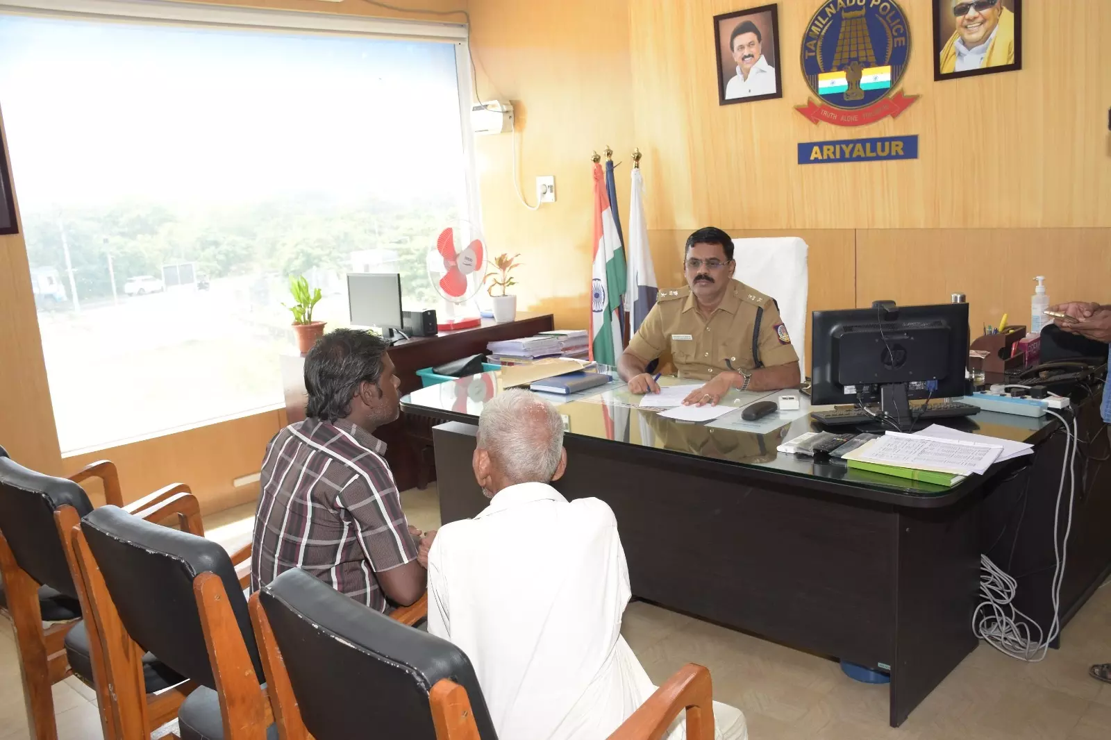 எஸ்.பி. அலுவலகத்தில் சிறப்பு குறைதீர் கூட்டம் எஸ்.பி. அலுவலகத்தில் சிறப்பு குறைதீர் கூட்டம்