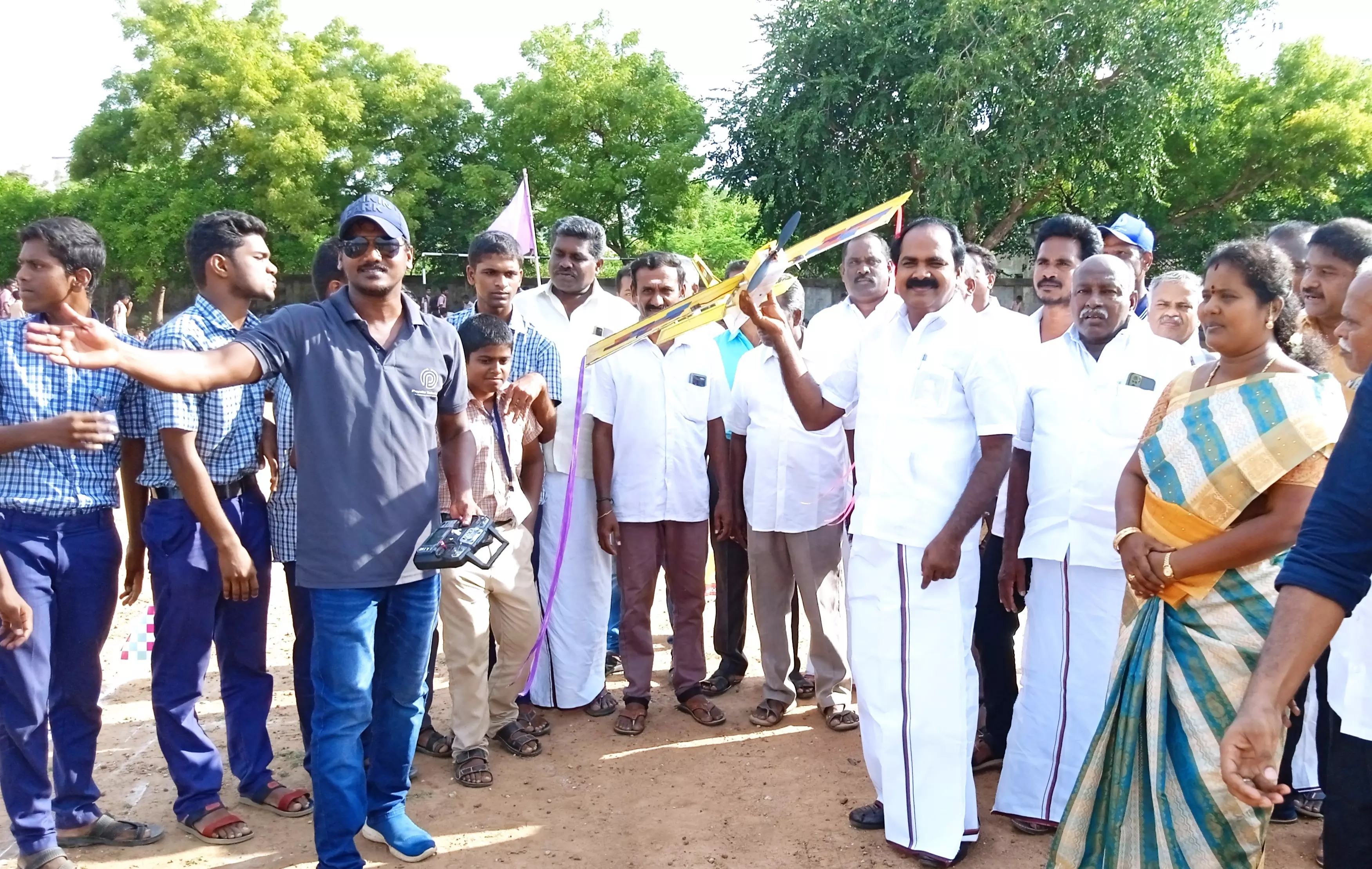 பள்ளி மாணவர்களுக்கு ஏரோமாடலின் பயிற்சி பட்டறை பள்ளி மாணவர்களுக்கு ஏரோமாடலின் பயிற்சி பட்டறை