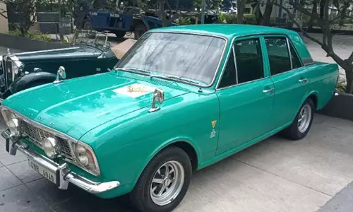 சென்னை பெருநகர் காவல்துறை நடத்திய பழங்காலத்து கார்-பைக் அணிவகுப்பு