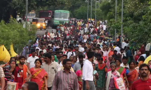 ஆவணிமாத பவுர்ணமியொட்டி திருவண்ணாமலையில் 2-வது நாளாக பக்தர்கள் கிரிவலம்