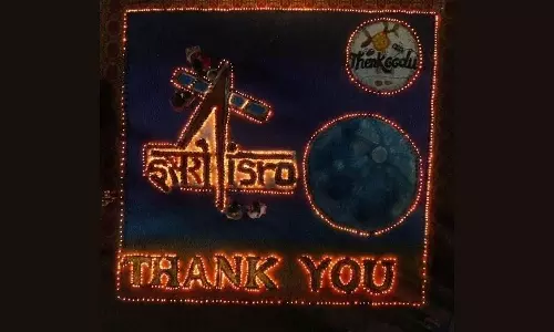 சந்திராயன் 3 வெற்றி: எல்லை கருப்பன் கோவிலில் 1008 தீப விளக்கில் ஒளிர்ந்த இஸ்ரோ லோகா