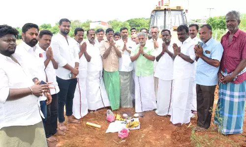 மேடை அமைக்கும் பணிக்கு பூமிபூஜை