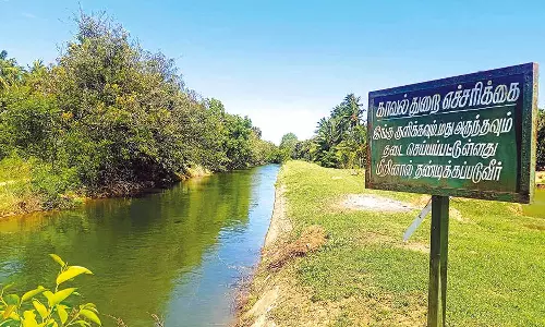 கீழ்பவானி பாசன கால்வாயில் குளிக்க தடை