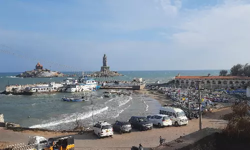 கன்னியாகுமரியில் 2-வது நாளாக கடல் நீர்மட்டம் தாழ்வு