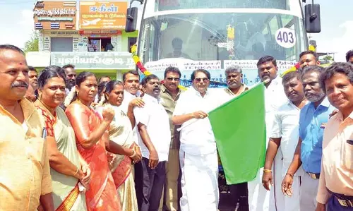 புளியங்குடியில் புதிய வழித்தடத்தில் பஸ் சேவை - அமைச்சர் தொடங்கி வைத்தார்