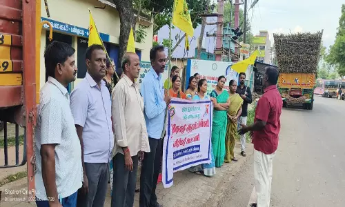 பண்ருட்டியில்   ஆரம்பப்பள்ளி ஆசிரியர்கள் ஆர்பாட்டம்