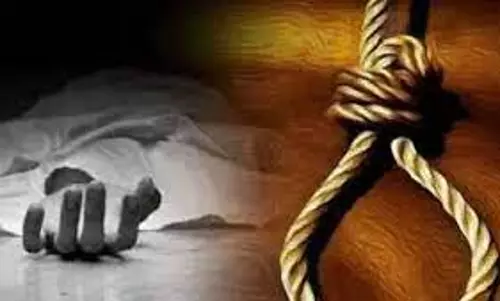 கல்லூரி மாணவர் தூக்கு போட்டு தற்கொலை