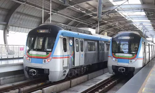 சென்னையில் 3 முக்கிய இடங்களில் மெட்ரோ ரெயில் வசதி தகவல் பலகை- பஸ், ரெயில் பயணிகளுக்கு உதவ ஏற்பாடு