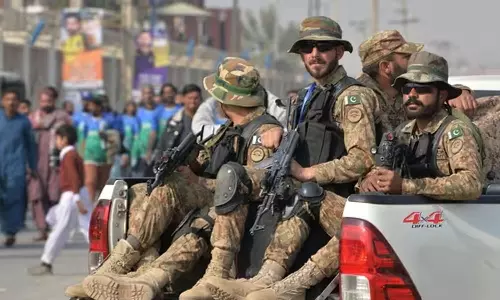 பாகிஸ்தானில் தற்கொலைப்படை தாக்குதல்- 9 ராணுவ வீரர்கள் பலி