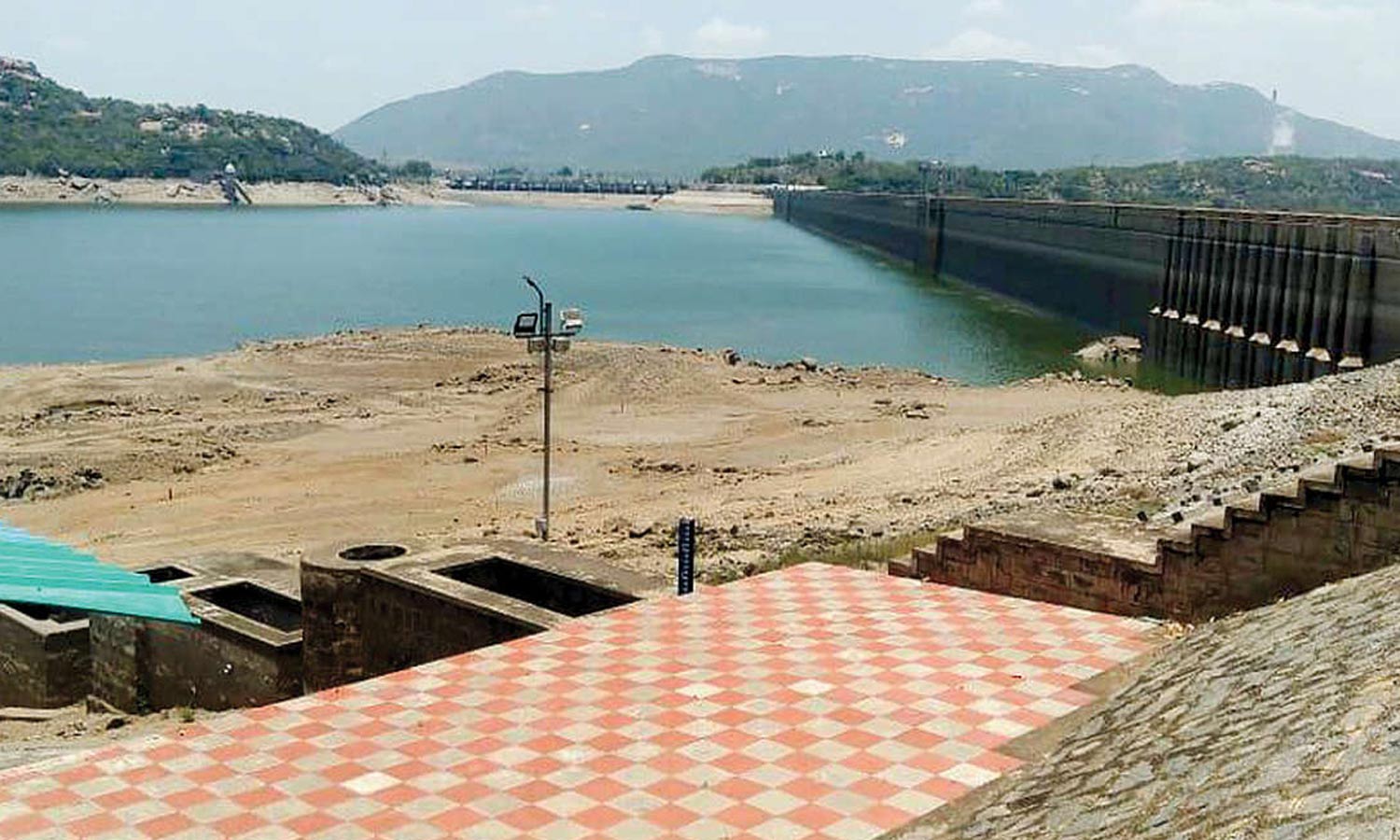 மேட்டூர் அணை நீர்மட்டம் 48.92 அடியாக சரிந்தது mettur dam water level