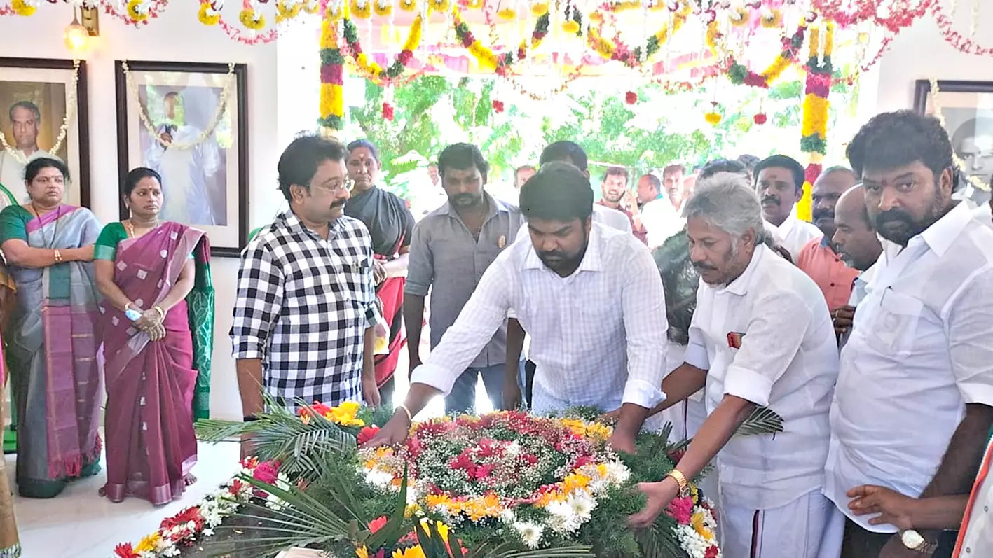 காதர்பாட்ஷா வெள்ளைச்சாமி 11-வது ஆண்டு நிைனவு நாள் காதர்பாட்ஷா வெள்ளைச்சாமி 11-வது ஆண்டு நிைனவு நாள்