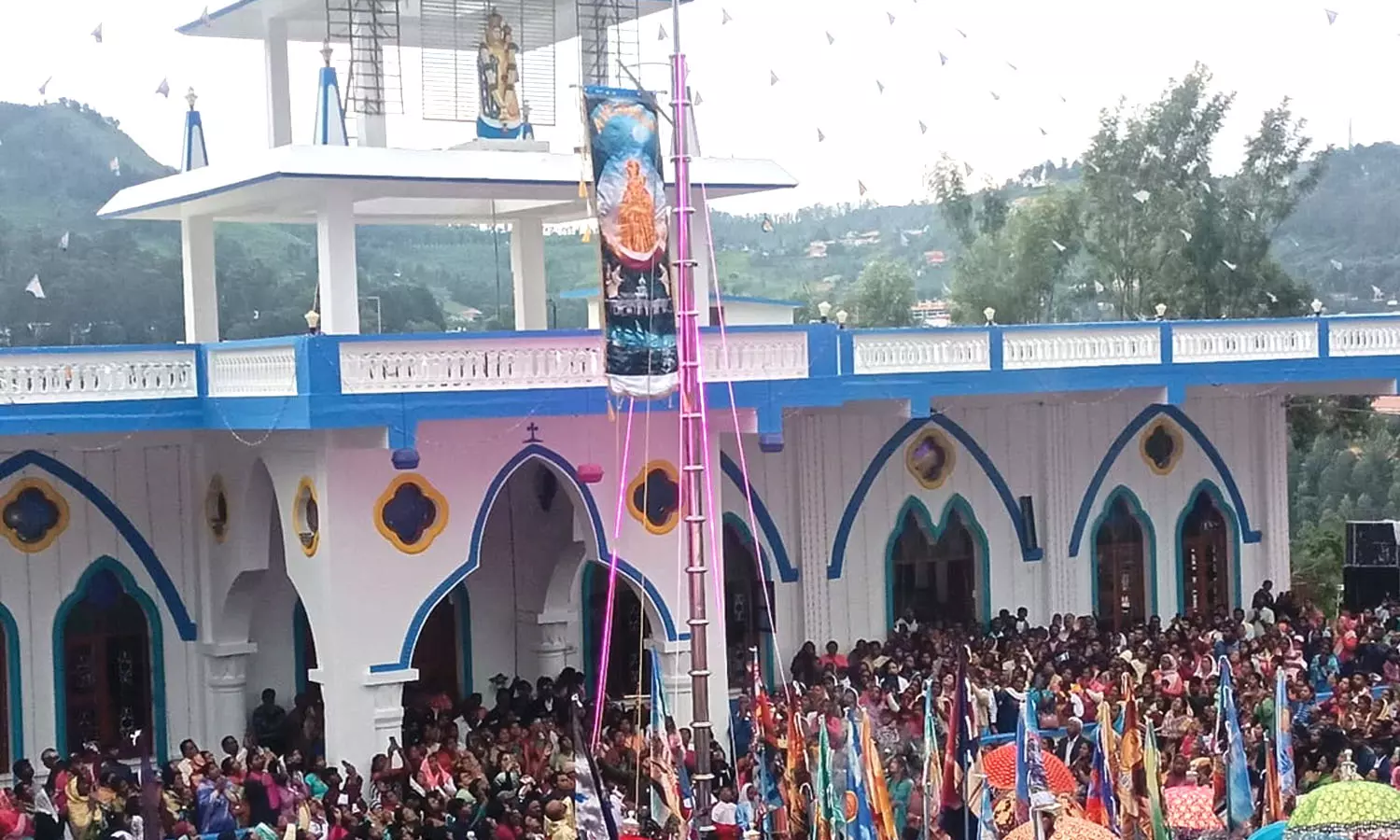 குன்னூர் வேளாங்கண்ணி ஆலய திருவிழா கொடியேற்றத்துடன் தொடங்கியது குன்னூர் வேளாங்கண்ணி ஆலய திருவிழா கொடியேற்றத்துடன் தொடங்கியது