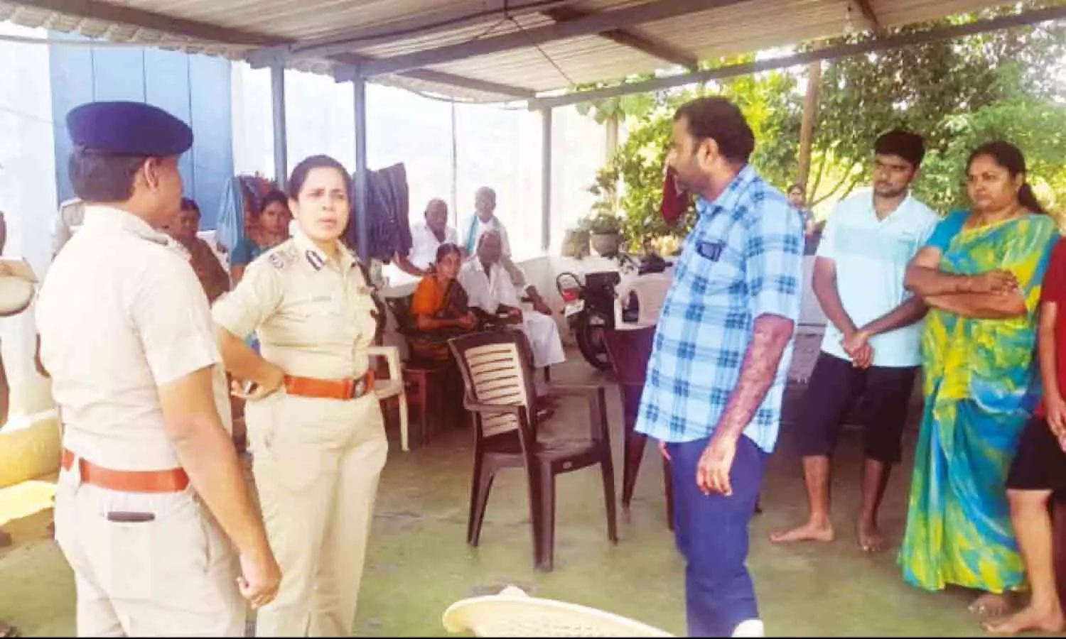 கண்காணிப்பு கேமரா அணைத்து வைத்திருந்ததை நோட்டமிட்டுகாங்கயம் தொழிலதிபர் வீட்டில் கைவரிசை காட்டிய கொள்ளையர்கள் கண்காணிப்பு கேமரா அணைத்து வைத்திருந்ததை நோட்டமிட்டுகாங்கயம் தொழிலதிபர் வீட்டில் கைவரிசை காட்டிய கொள்ளையர்கள்