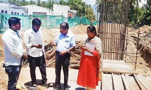 போடி-மூணாறு சாலையில் ரெயில்வே மேம்பால பணிகள் -அதிகாரிகள் ஆய்வு