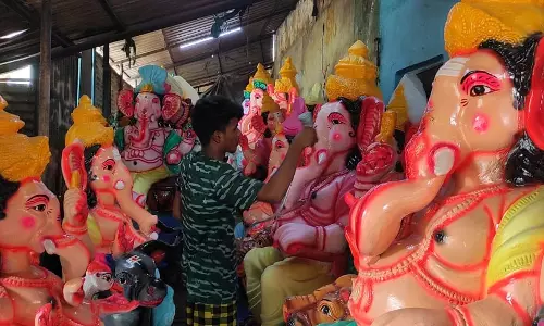 விநாயகர் சிலைகளுக்கு வர்ணம் தீட்டும் பணி தீவிரம்